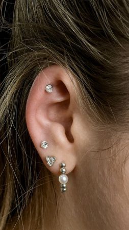 zdjęcie 3 przekłuwanie uszu v Salon urody Eterna Warszawa Mokotów